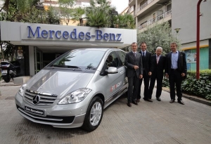 Mercedes hace entrega del primer Clase A F-Cell