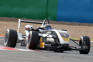 Míguez gana la segunda carrera en Magny-Cours y recupera el liderazgo del Euro F3 Open por un punto