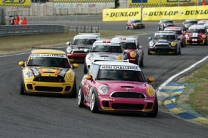 Mini Challenge: Estoril recibe la tercera carrera del Certamen los días 18 y 19 de julio