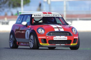 Mini Challenge: Expectación en el Jarama ante la carrera más internacional