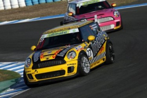 Mini Challenge: Sáez e Izaguirre más líderes aun tras su victoria en Jerez