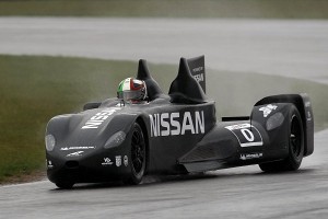 Nissan prueba su prototipo Deltawing bajo la lluvia 