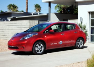 Nissan entrega su primer Leaf a un cliente de California