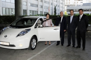 Nissan Leaf, el Ministro de Industria lo prueba por Madrid