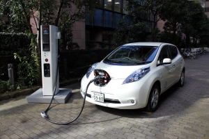 Nissan acelera el despliegue de puntos de recarga