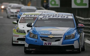 Nuevo doblete del Chevrolet Cruze en el Mundial de Turismos