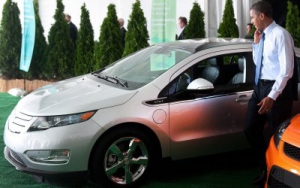 Obama por primera vez al volante de un Chevrolet Volt