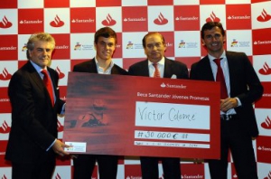 Pedro de la Rosa apadrina la entrega de la II Beca Santander Jóvenes Promesas