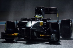 Pedro de la Rosa completa los primeros test nocturnos y en mojado para Pirelli