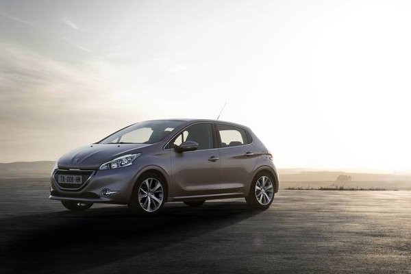 Peugeot 208, serie especial "Intuitive" que estrena el sistema de aparcamiento activo