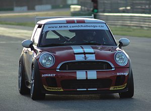 Primer test oficial de MINI Challenge España