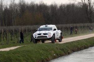 Rallyes TT.- Baja Italia: El equipo Roca 4x4 líder tras la primera etapa