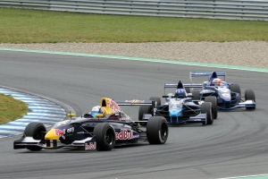 Fórmula Renault: Carlos Sainz, más líder en la NEC tras una nueva victoria
