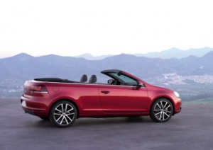 Salón de Barcelona 2011: Volkswagen presenta los nuevos Golf Cabrio y New Beetle