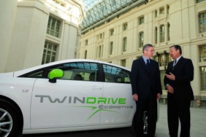 Seat acuerda la cesión de dos vehículos híbridos eléctricos al Ayuntamiento de Madrid