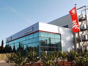 Seat inaugura un nuevo edificio de servicio Posventa