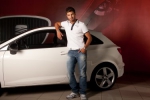 Seat presenta a Maxi Iglesias como brand ambassador 