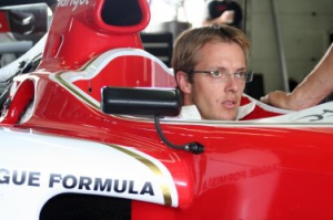 Sebastian Bourdais ofrecerá mañana a la afición del Sevilla FC su primer trofeo en Superleague Formula