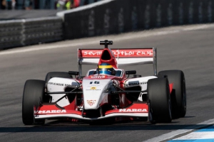 Sébastien Bourdeis, ganador del fin de semana en Estoril, con victoria del Sevilla en la segunda manga.