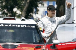 Sordo vuela con el MINI en un show en el Reino Unido