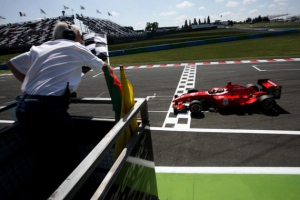 Superleague Fórmula: Vallés con el «Liverpool» se impone en la primera carrera de Magny -Cours