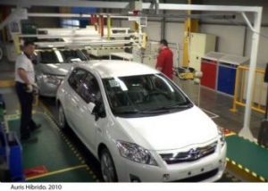 Toyota celebra el inicio de producción del primer vehículo híbrido en Europa