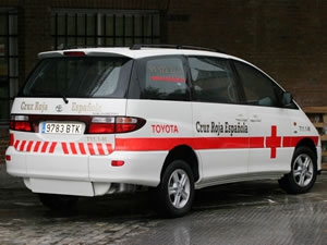 Toyota dona un vehículo a la Cruz Roja Española