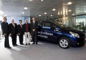 Toyota España hace entrega del vehículo 20 millones vendido en Europa