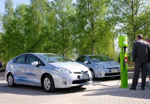 Toyota Prius Híbrido Enchufable coche oficial en la 87ª maratón de Tokio