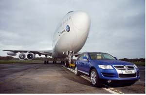 Un Touareg se enfrenta a un Boeing 747