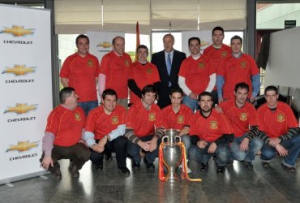 Vicente del Bosque con los amigos de Chevrolet