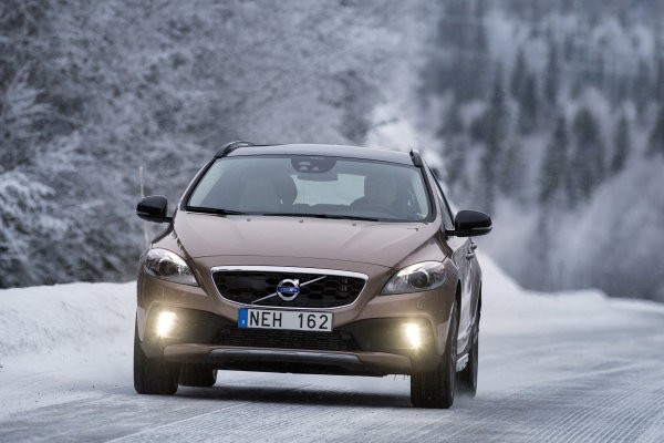 Volvo V40 Cross Country, ya disponible con las mejoras en los motores del V40 2014