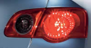 VW Passat: Nuevos pilotos y faros antiniebla Magnetti Marelli