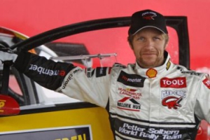 WRC: Solberg puede con la fiebre y es líder tras la primera etapa en Japón